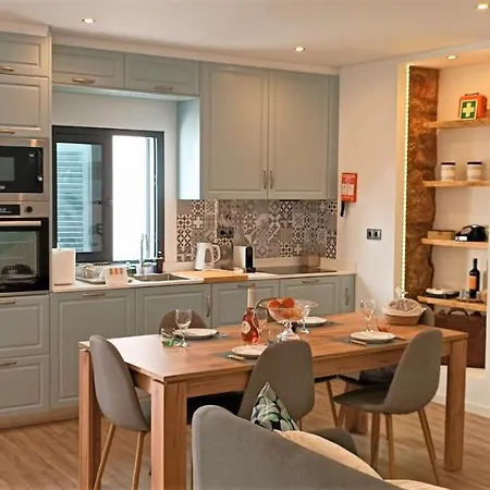 Comfy Ensuite בית הארחה 3*